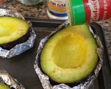 Foto langkah ke 2 dari resep Baked Avocado.