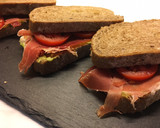 Foto del paso 3 de la receta: Sándwiches rápidos de Hulk con aguacate y jamón 🥑 🥪