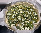 Foto del passaggio 6 della ricetta Torta salata con zucchine e feta