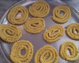 ચોખા ની ચકરી (Rice flour chakri Recipe In Gujarati) રેસીપી સ્ટેપ3ફોટો