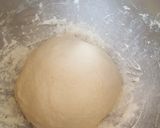 Une image de l'étape 2 de Pizza à la saucisse et tomate oignon.