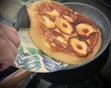Foto del paso 7 de la receta: Pastel de leche con manzana (en sartén)