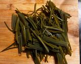 A picture of step 1 of Kombu Tsukudani (昆布の佃煮).
