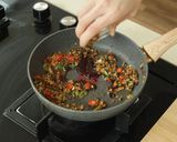 Foto langkah ke 4 dari resep Ayam Iris Rebus Chili Oil Devina Hermawan.