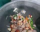 Foto langkah ke 5 dari resep Tumis Pare Sosis Bakso.