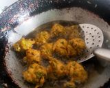 A picture of step 4 of Fried methi bhajiya.