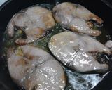 Foto del paso 1 de la receta Bonito frito con cebolla, tomate y aceitunas al romero