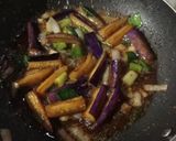 Foto langkah ke 3 dari resep Tumis terong daun bawang.