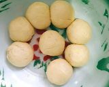 Foto langkah ke 4 dari resep Donat Salju Simple.