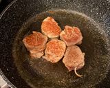 รูปขั้นตอนการทำที่ 3 ของ สเต๊กสันในหมูราดซอสเกรวี่หอมใหญ่ Pork Tenderloin Steak with Onion Gravy Sauce