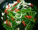 Foto langkah ke 3 dari resep Ayam Cabe Kering (Merah).