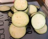 Une image de l'étape 2 de Aubergines sucrées salées marinées grillées à la plancha.