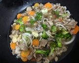 Foto langkah ke 5 dari resep Cah Brokoli Wortel Daging.
