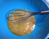 Foto del paso 2 de la receta: Revuelto de langostinos, setas y cebolla caramelizada