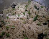 A picture of step 4 of Matar Pulao.