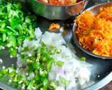 मिक्सवेज सूजी रोल (Mix veg suji roll recipe in Hindi) रेसिपी चरण 2 फोटो