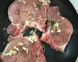 Foto del paso 2 de la receta: Chuletas con miel y algo más.