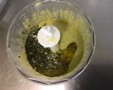 Une image de l'étape 4 de Sauce salade au pesto de fanes de radis.