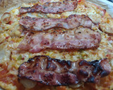 Foto del paso 4 de la receta: Pizza casera Brackwurt con bacon y sofrito con curry