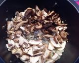 Foto del paso 2 de la receta: Crema de setas con queso