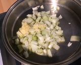 Une image de l'étape 5 de Moules aux tomates, champignons et persil.