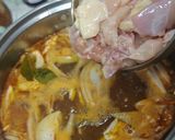 Gambar langkah 2 resipi Tomyam Ayam.
