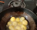 A picture of step 1 of Dum aloo.