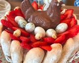 Une image de l'étape 5 de Nid de Pâques façon Charlotte aux fraises.