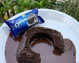 A picture of step 8 of Oreo cake lava cake.