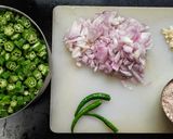 भेंडीची भाजी (bhendi chi bhaji recipe in marathi) रेसिपी स्टेप 1 फोटो 