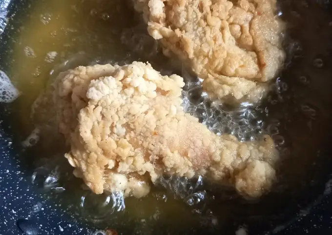Langkah-langkah untuk membuat Cara bikin Ayam Goreng Tepung ala Rumahan