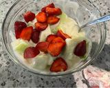 Foto langkah ke 2 dari resep Salad Buah Melon & Stroberi 🍈🍓.