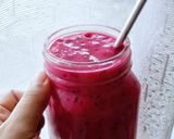 A picture of step 2 of Dragon Fruit Mango Yoghurt and Yakult Smoothie.