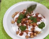 A picture of step 4 of Samosa Chat.