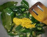 Foto langkah ke 3 dari resep Kembung Tumis Cabai hijau.