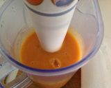 Foto del passaggio 2 della ricetta Semifreddo alle pesche e amaretti con salsa di fragole