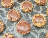 Foto langkah ke 5 dari resep Thumbprint Choco Hazelnut.
