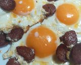 صورة لخطوة 3 من وصفة بيض عيون و سجق 🍳⁦❤️⁩