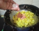 A picture of step 2 of Chatpate aloo ki sookhi sabzi.