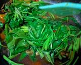 Foto langkah ke 4 dari resep Tumis Kangkung Rebon Udang.