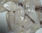 Foto del passaggio 1 della ricetta Insalatina di Calamari al Vino Bianco e Limone
