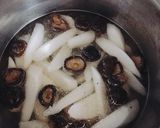 Hình bước làm 2 của món Canh củ cải nấu nấm