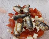 Foto del paso 3 de la receta: Ensalada de Tomate, Sardinas enlatadas y Quesitos