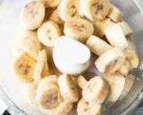 A picture of step 1 of Banana nice cream.