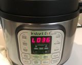 Hình bước làm 2 của món Canh sườn non hầm củ sen, cà rốt, táo đỏ và kỷ tử-Instant Pot