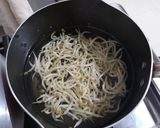Foto langkah ke 1 dari resep Mie kangkung Jkt simple.