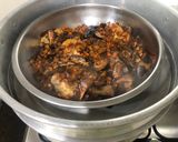 Foto langkah ke 4 dari resep Ayam kukus jamur.