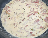 Foto del paso 3 de la receta: Quiche de ajos tiernos con bacon y queso de cabra