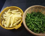 A picture of step 1 of Borboti (pea bean)sabzi.