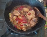 Foto langkah ke 5 dari resep Ayam Tumis Daun Kemangi.